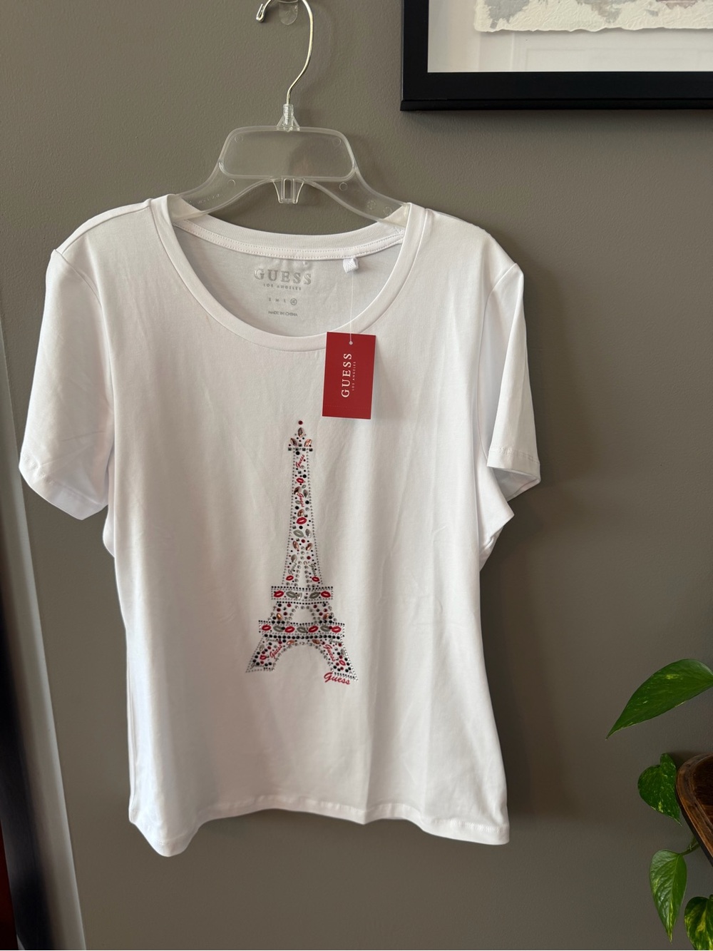 NEW. ** GUESS White Short-Sleeve Tee with Red & Black Eiffel Tower Design